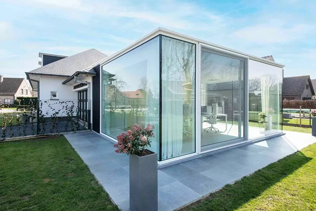 Woonuitbreiding met veel glas
